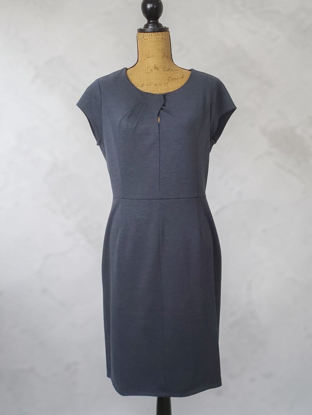 Banana Republic Classic Gray Cap-Sleeve Sheath Dress Women's Size 10
